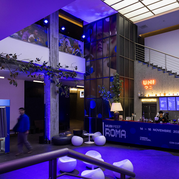 Foyer del 4 Fontane di Roma allestito per il Mubi Fest 2025