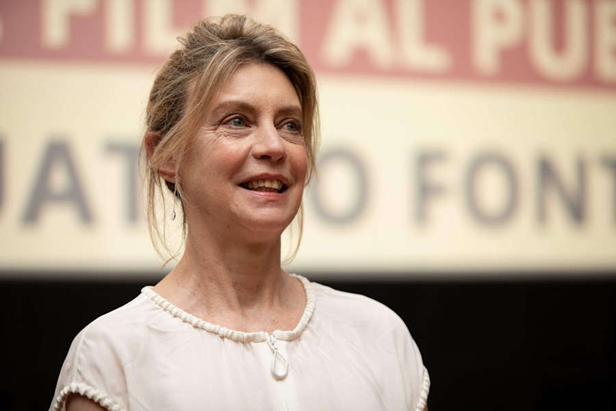 Margherita Buy al 4 Fontane di Roma col resto del cast per presentare Esterno Notte  (2022)